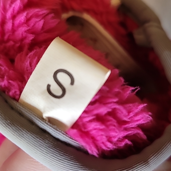 Girls The North Face brand Denali Pink Hat and Glove Warm Winter Set Sz S - Picture 5 of 10